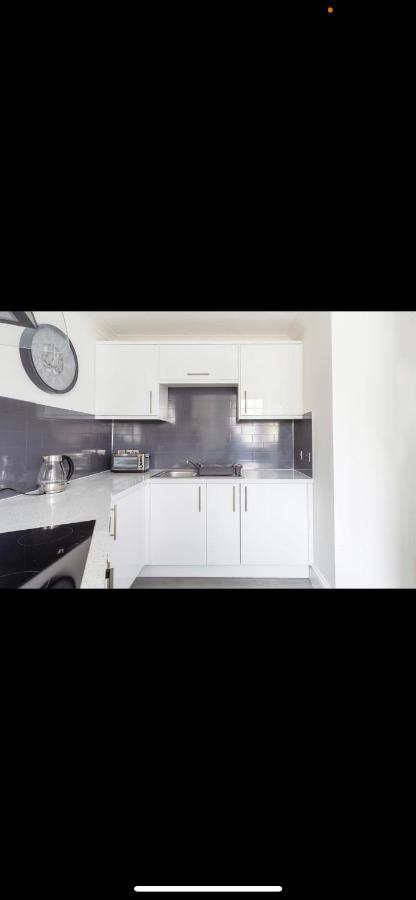 ליים ריג'יס Driftwood Luxury Apartment מראה חיצוני תמונה